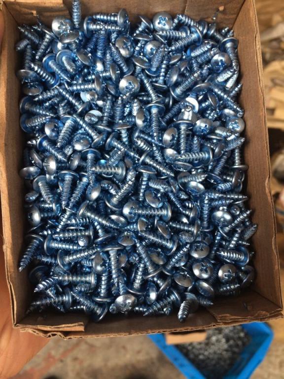 大扁頭自攻螺絲每千個30元